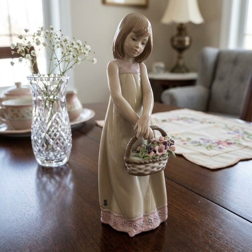 Vintage Lladro Floral Treasures Girl Flower Basket Figurine Boxed Collectible